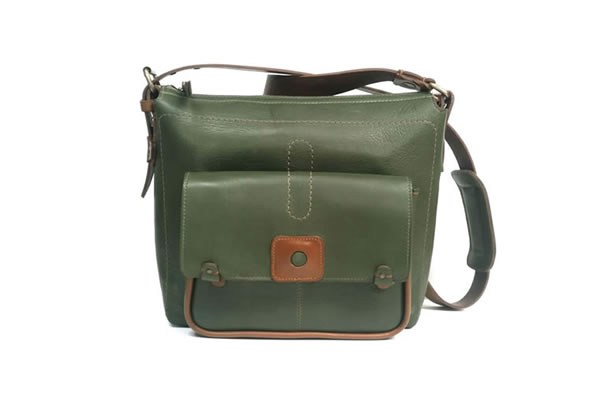 Men style bag in green cowhide