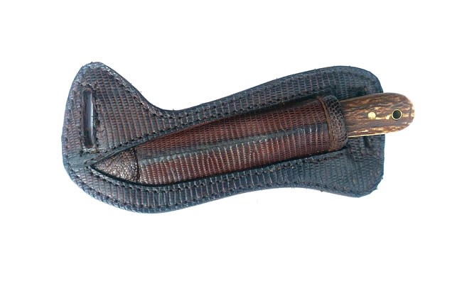Pancake knife pouch in lizard skin
